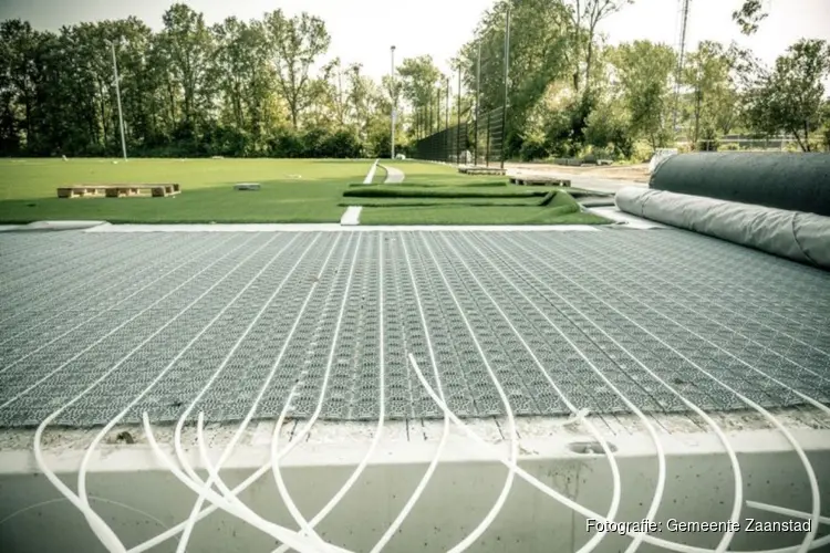 Kunstgrasveld ZVC’22 levert warmte aan zwembad en woningen 