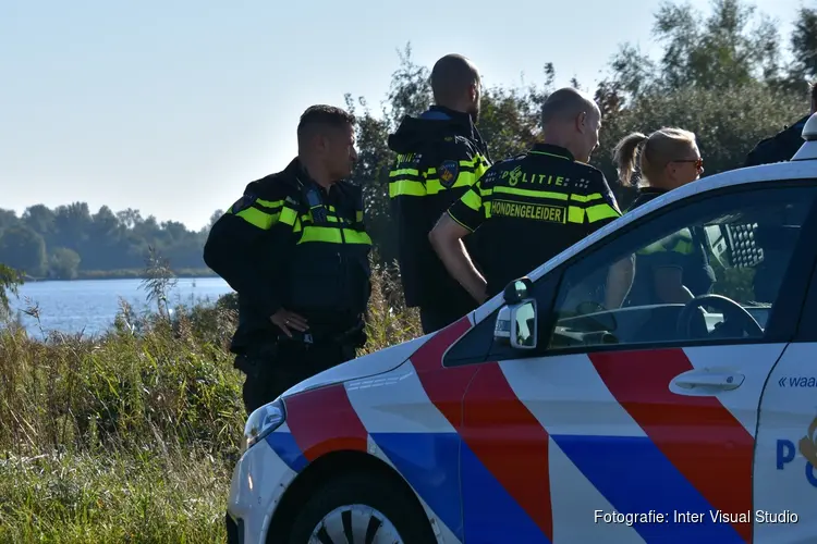 Veel hulpdiensten op de Zuiderlaaik in Oostzaan