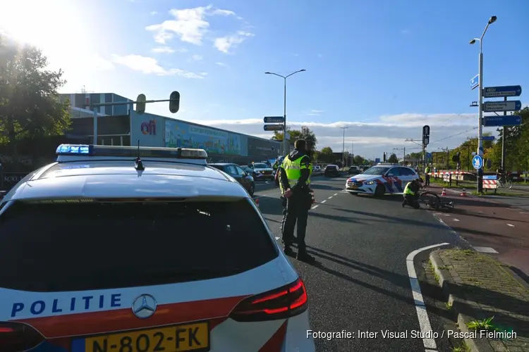 Scooterrijder rijdt weg na ernstige aanrijding in Zaandijk