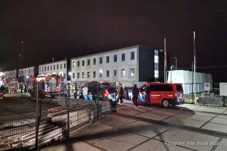 Opvangschip ontruimd na brand, honderden asielzoekers op straat