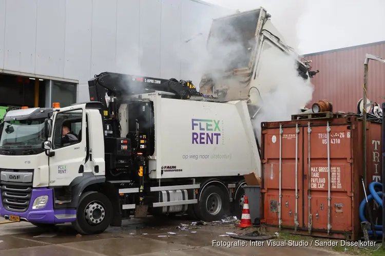 Brand in vuilniswagen in Zaandam