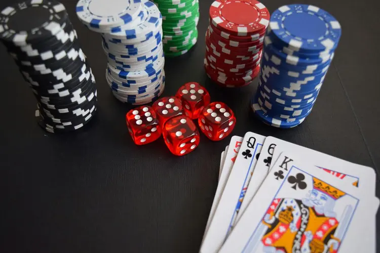 De Uitvinding van Online Casinospellen: Hoe Werden Ze Geboren?