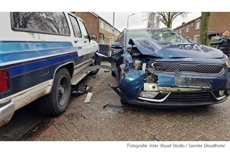 Aanrijding op kruising in Assendelft, vier auto's betrokken