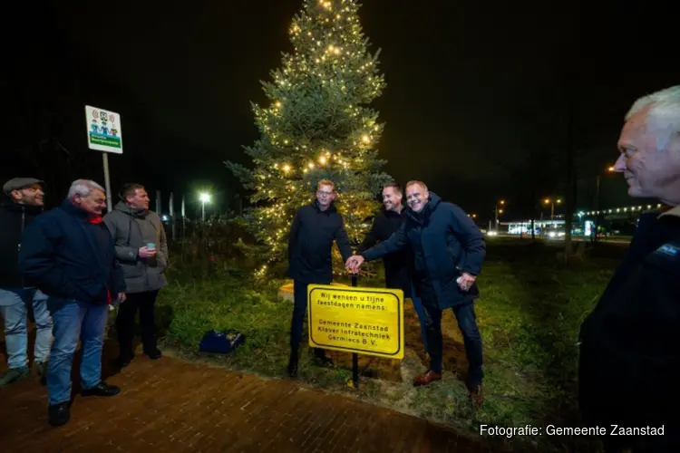 Kerstbomen doen Zaanstad stralen