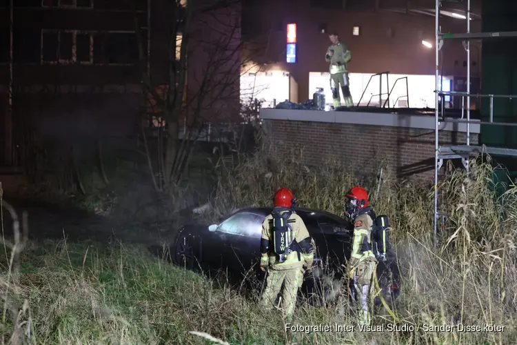 Auto in brand op Czaar Peterstraat in Zaandam