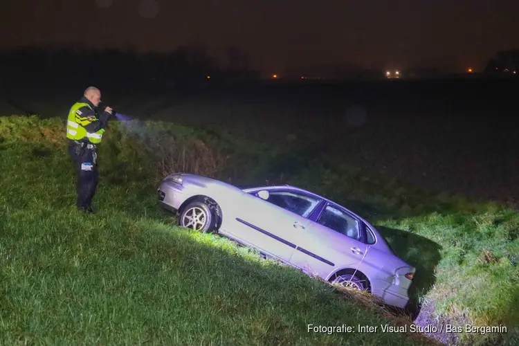 Automobilist van dijk gereden in Assendelft