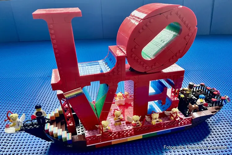 Bouw je eigen Zaanse LEGO Pride Boot