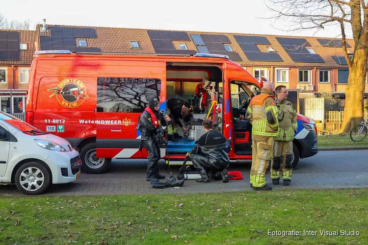 Kindje uit water gehaald door omstanders in Zaandam