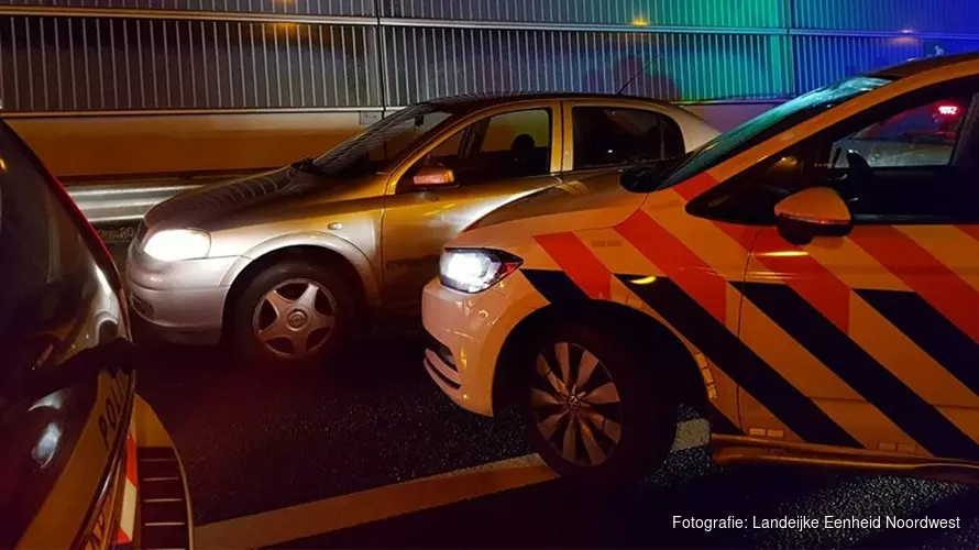 Spectaculaire achtervolging door Zaandam en Amsterdam: auto ramt politiewagens