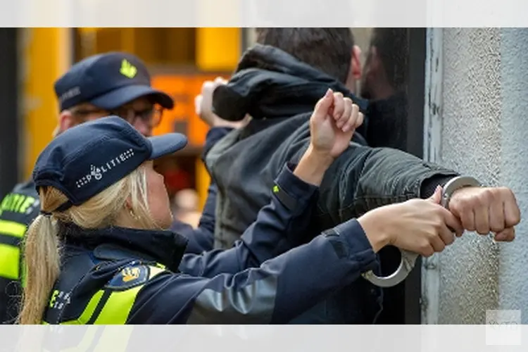 Politie verricht aanhoudingen na gewelddadige straatroven in Krommenie