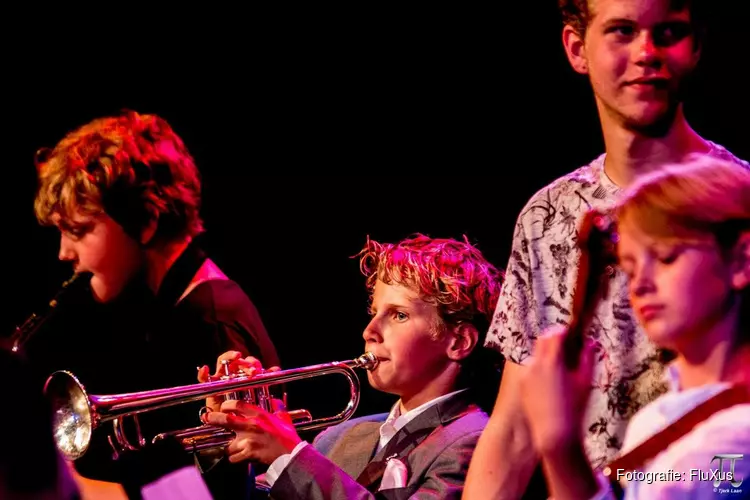 West End Big Band & Jazzkidzz bij FluXus; 18-koppige bigband begeleidt jong jazztalent