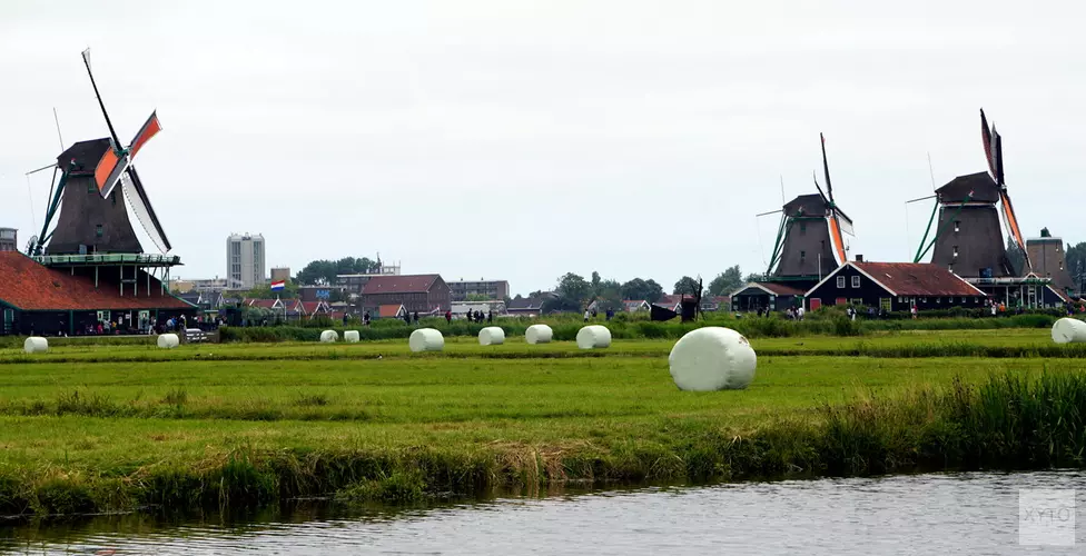 &#39;Overstekende toeristen zorgen voor gevaarlijke situaties op fietspad Zaanse Schans&#39;