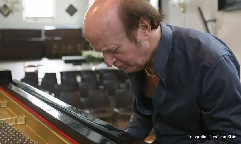 René van Sluis presenteert zijn CD " Chopin, Schumann, Brahms" in de Verkadezaal in Zaandam