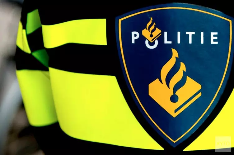 Taxichauffeur ramt auto&#39;s in Zaandam en vlucht